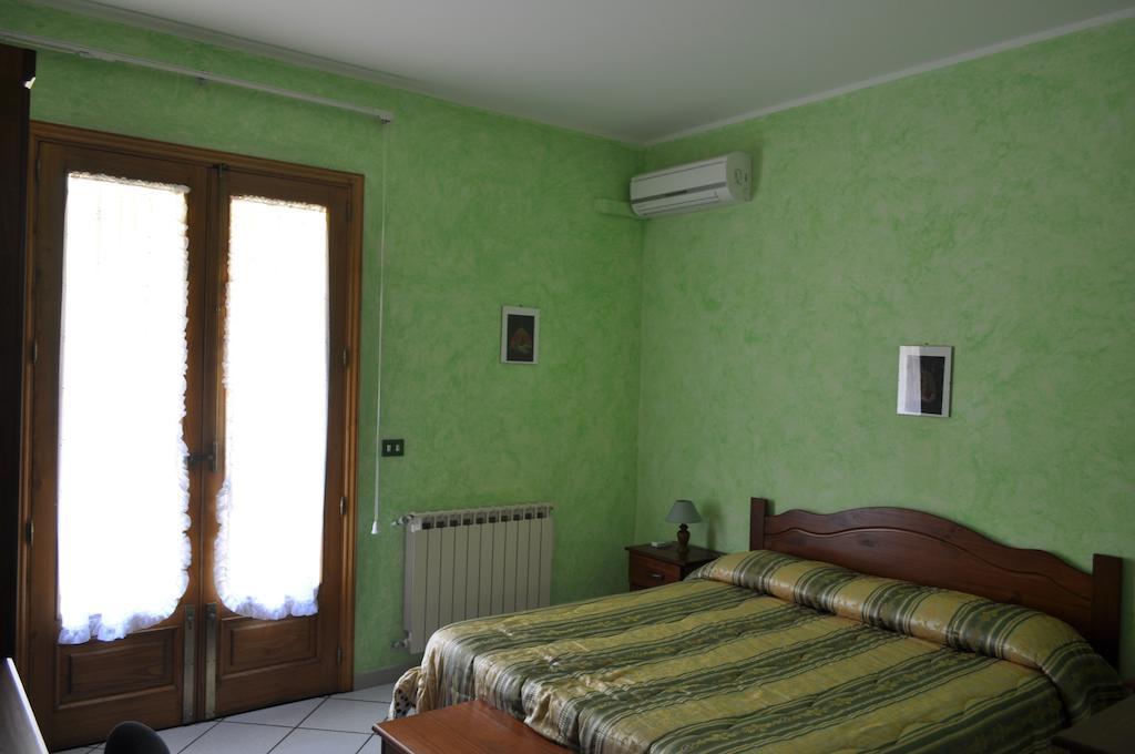 B&B Villa Dagala Santa Venerina Rum bild